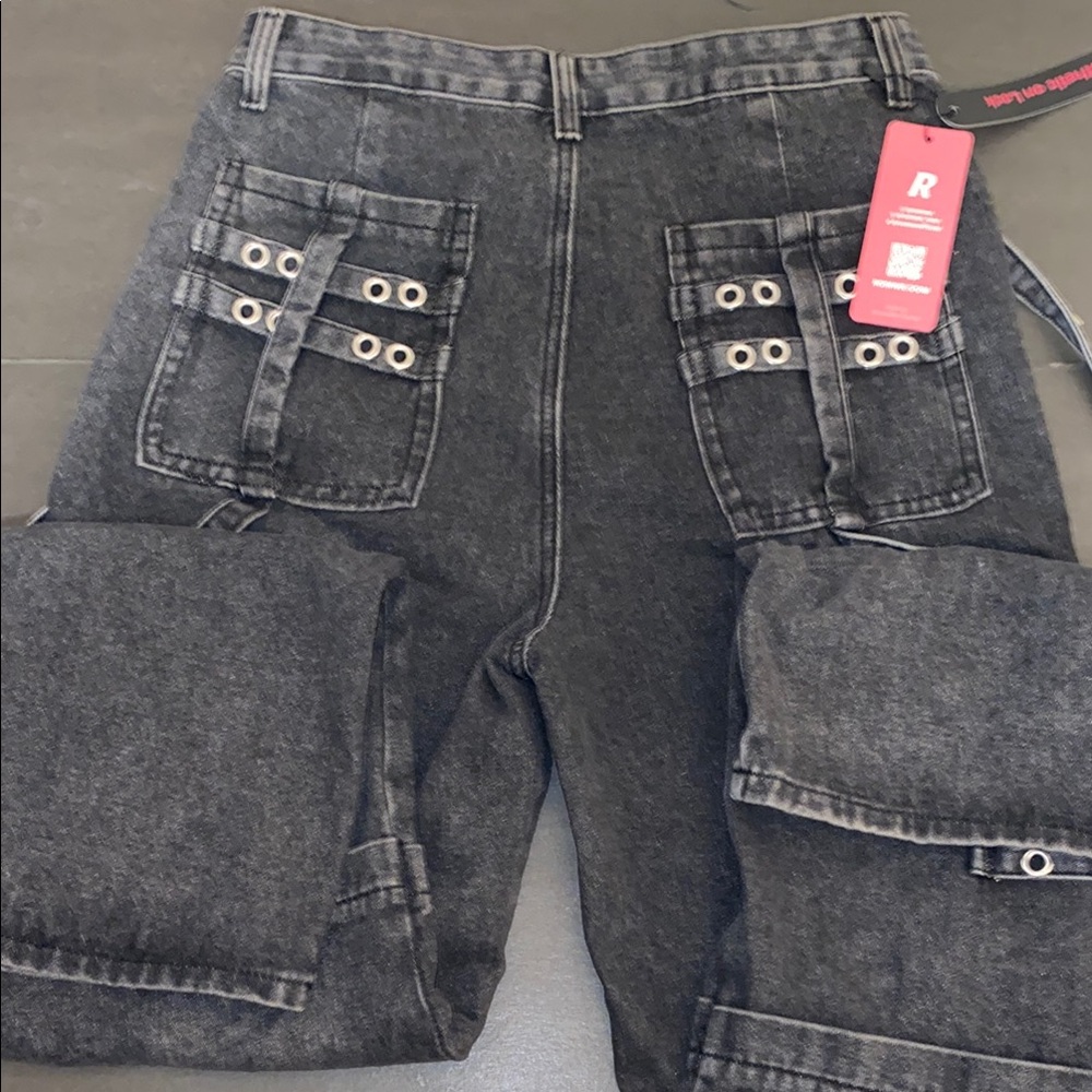 ROMWE Large Grunge Punk Solid Strap Detail Cargo Boy Friend Jeans, School - Picture 7 of 14